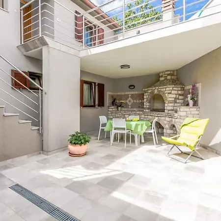 Apartmani Derocchi Pula Exterior photo