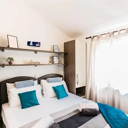 Apartmani Derocchi Pula Exterior photo